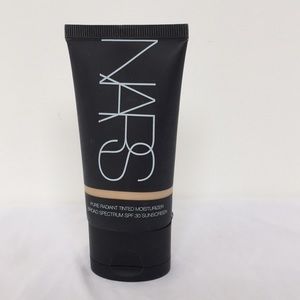 NARS tinted moisturizer sunscreen Alaska Light2